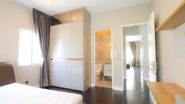 House with Shared Pool in Bangnatrad : Nantawan Bangna Km.7 